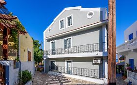 Fourlanou House